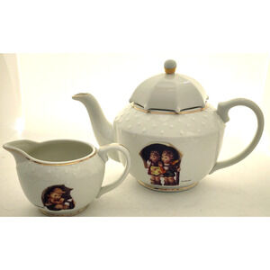 TEAPOT-MATCHING CREAMER-M.J. HUMMEL-DANBURY MINT-Porcelain-Germany-24 oz (Pot)